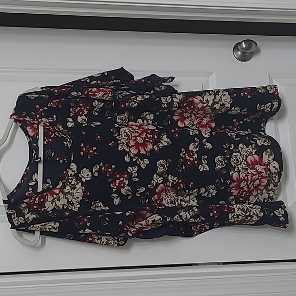 Banabee floral top with exposed shoulders and tie sleeves - Picture 1 of 5